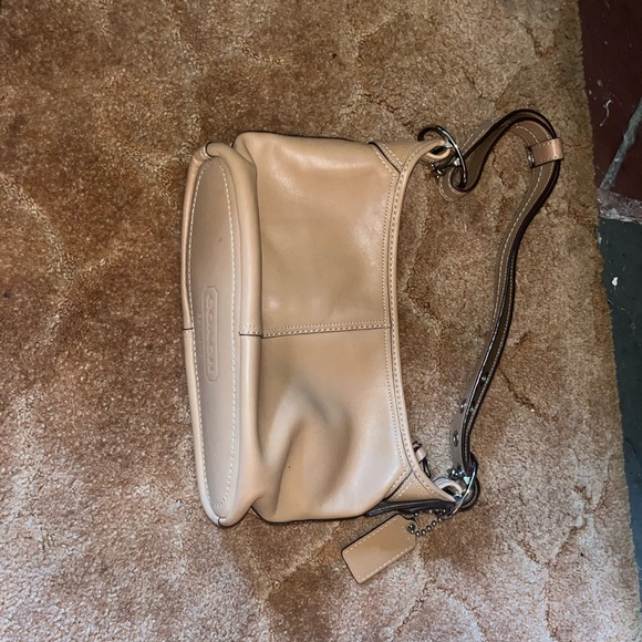 Vintage Coach Beige Leather Bag - Picture 3 of 8